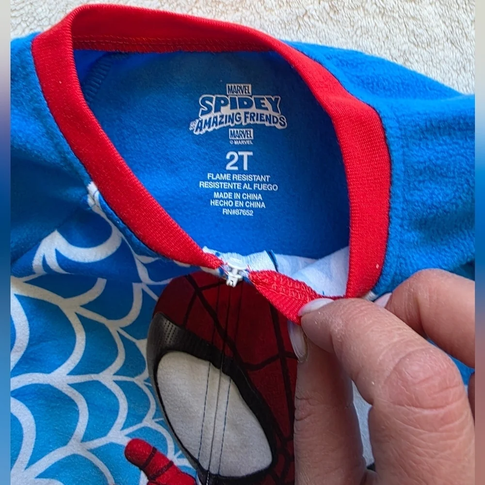 New Spiderman and Friends Spidey toddler boy 2t Blanket Sleeper / jumpsuit